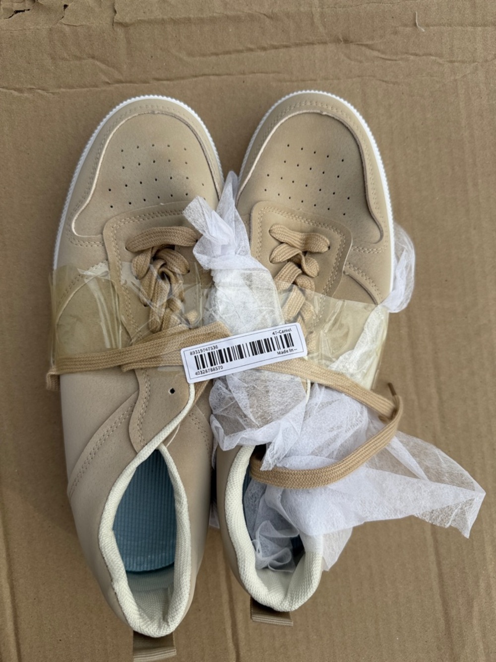 Neutral Beige Low-Top Sneakers - Classic Casual Style